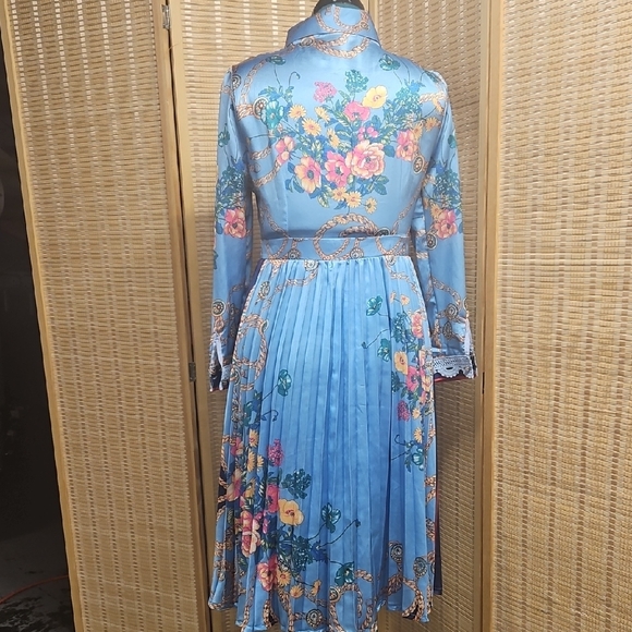 Elegant Floral Long Sleeve Blue Dress - Picture 2 of 4